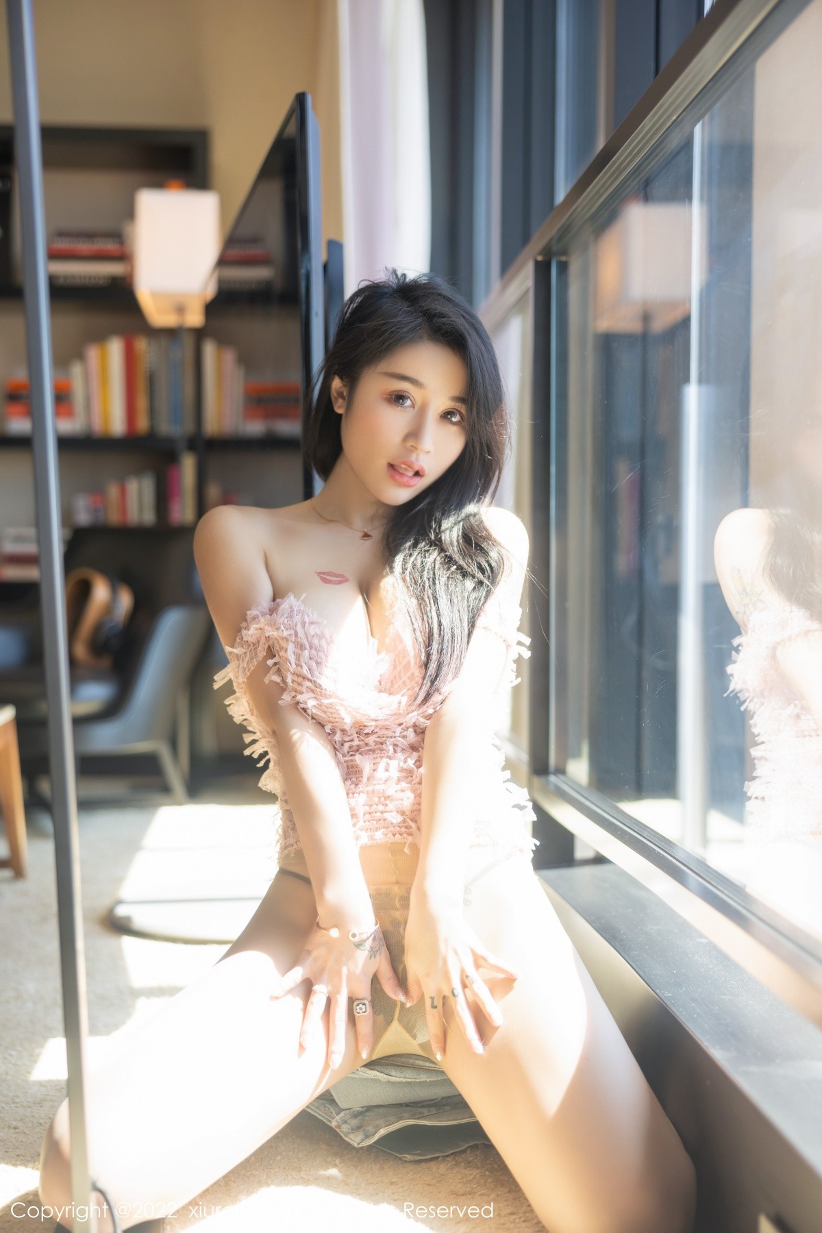 XiuRen秀人网模特美七第5489期写真套图